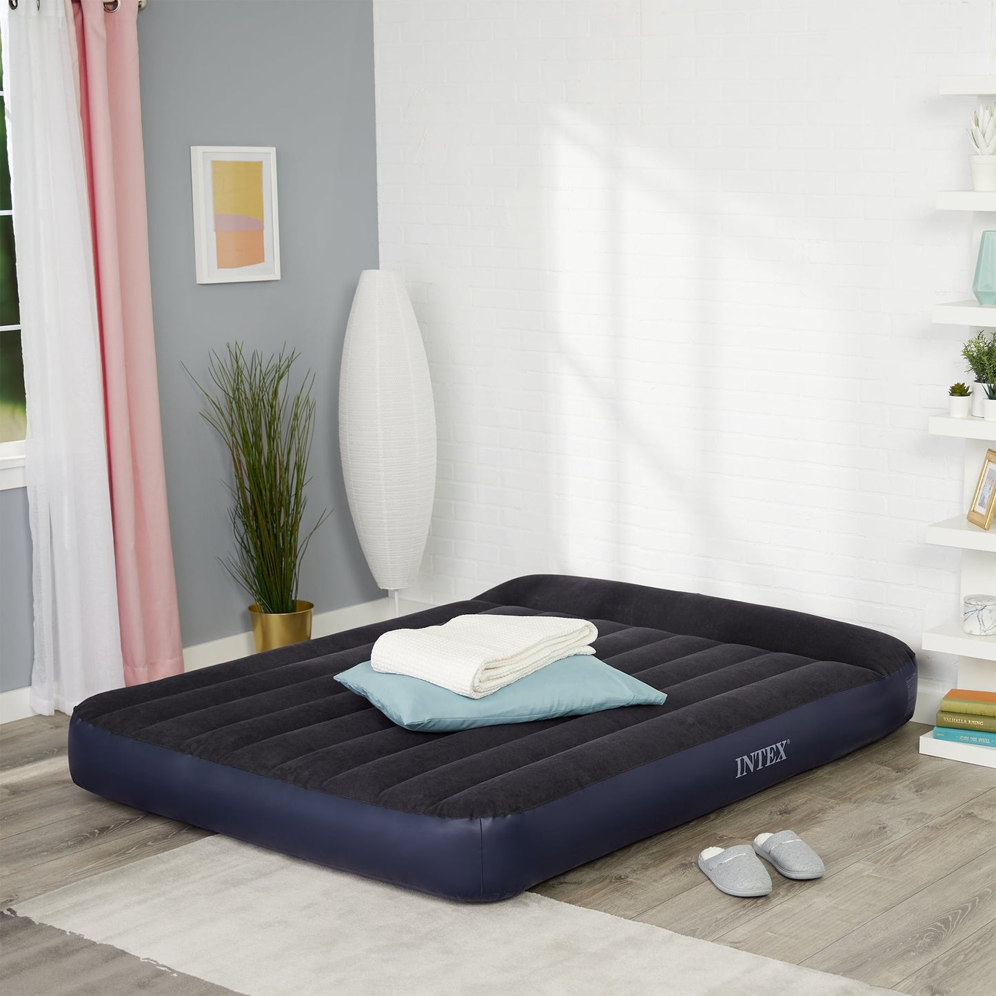 Intex Dura Beam Standard Pillow Rest Classic Airbed with Built-In Pump, Queen