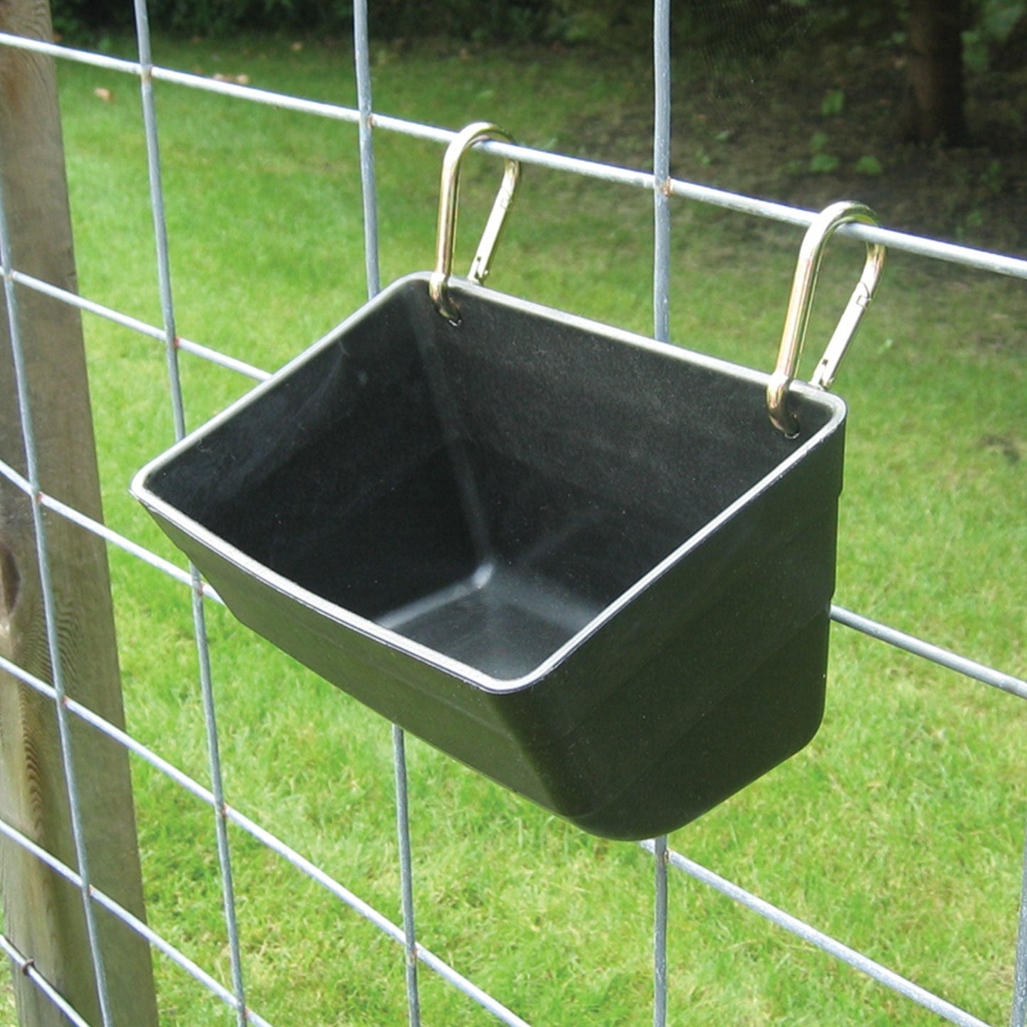 Little Giant FF11RED 4.5 Quart Heavy Duty Feed Trough Bucket Fence Feeder, Black