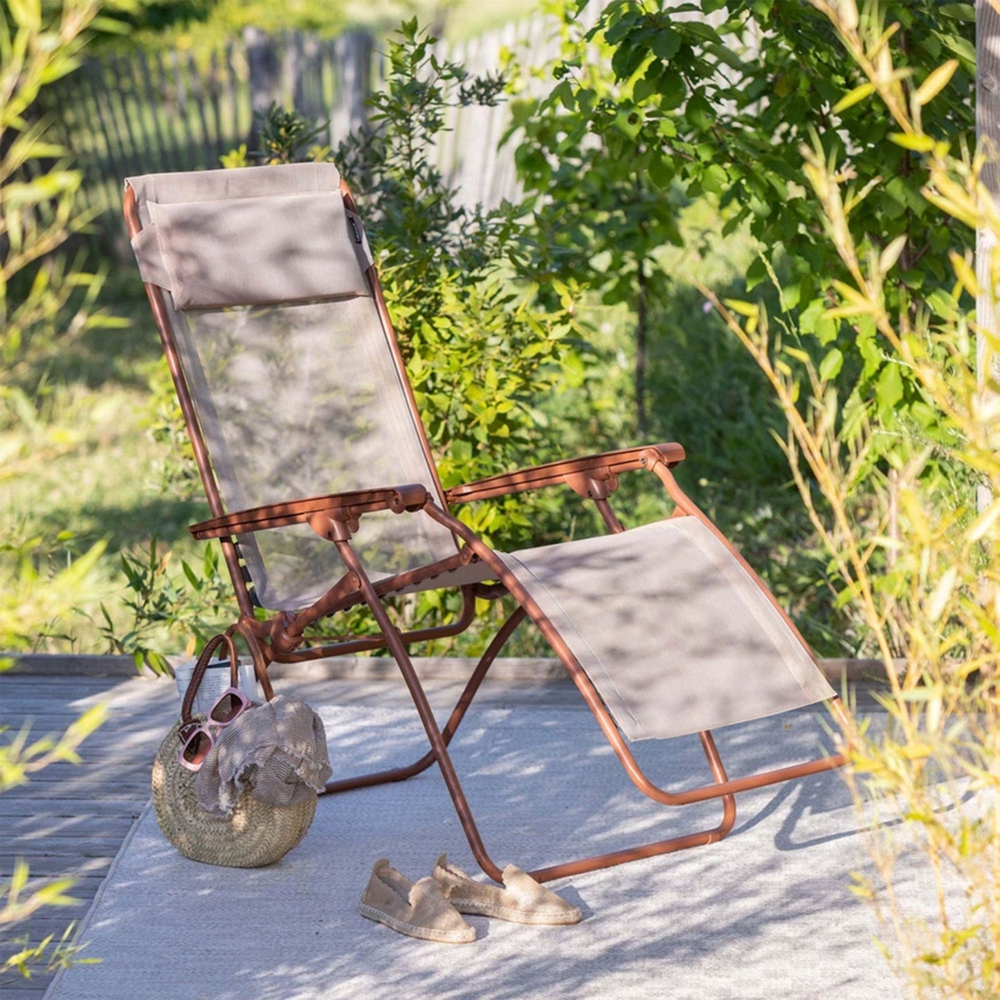 Lafuma R Clip Reclining Foldable Zero Gravity Relaxation Patio Chair, Canyon Red