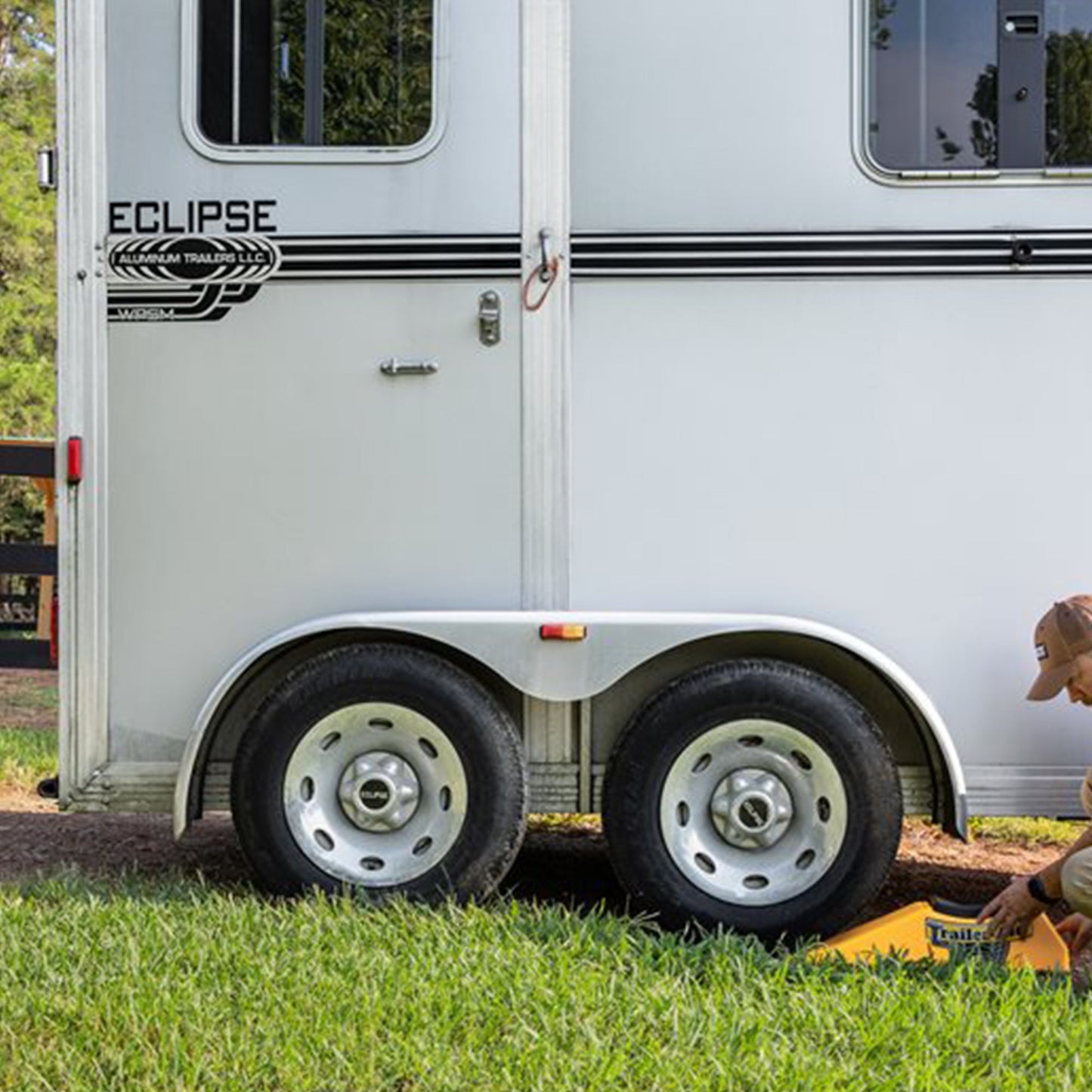 Camco Trailer Aid PLUS Tandem Trailer Tire Changing Ramp with 5.5" Lift, Yellow