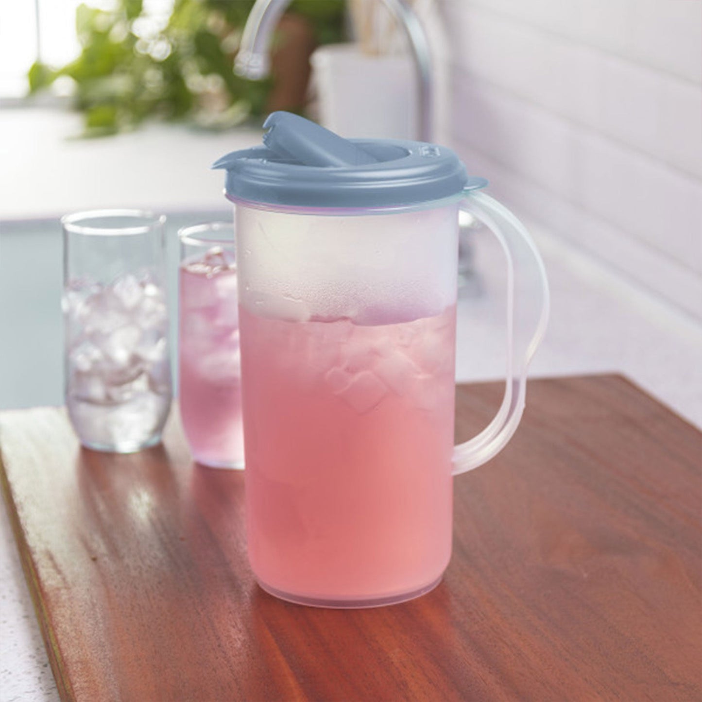 Sterilite 2 Quart, 64oz Clear Plastic Flip Top Pour Pitcher with Lid (18 Pack)