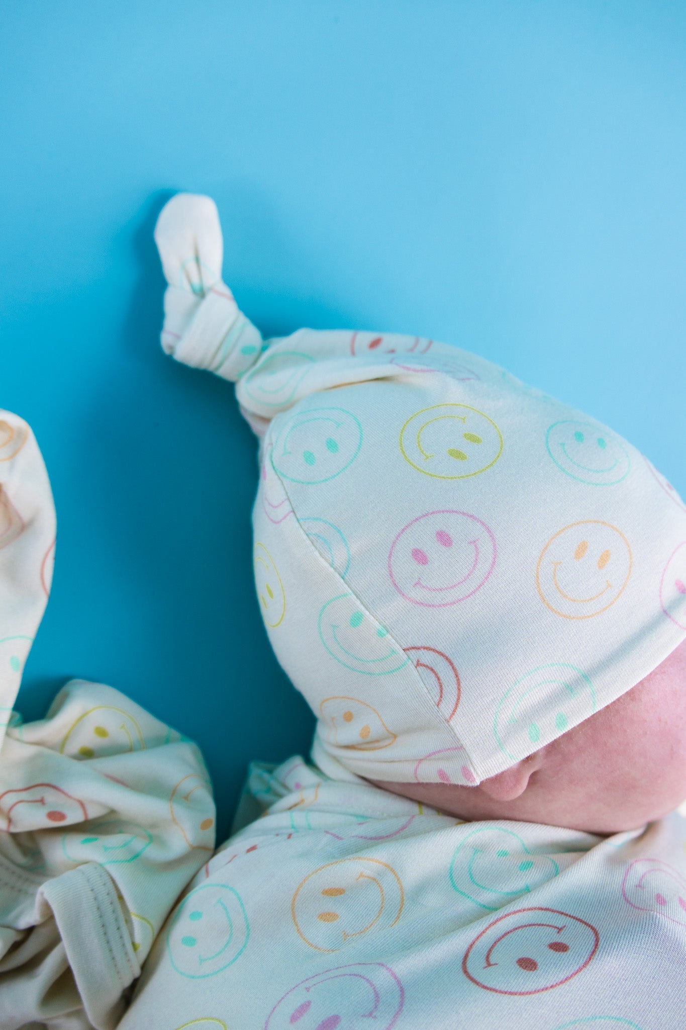 PASTEL SMILES DREAM SWADDLE & BEANIE