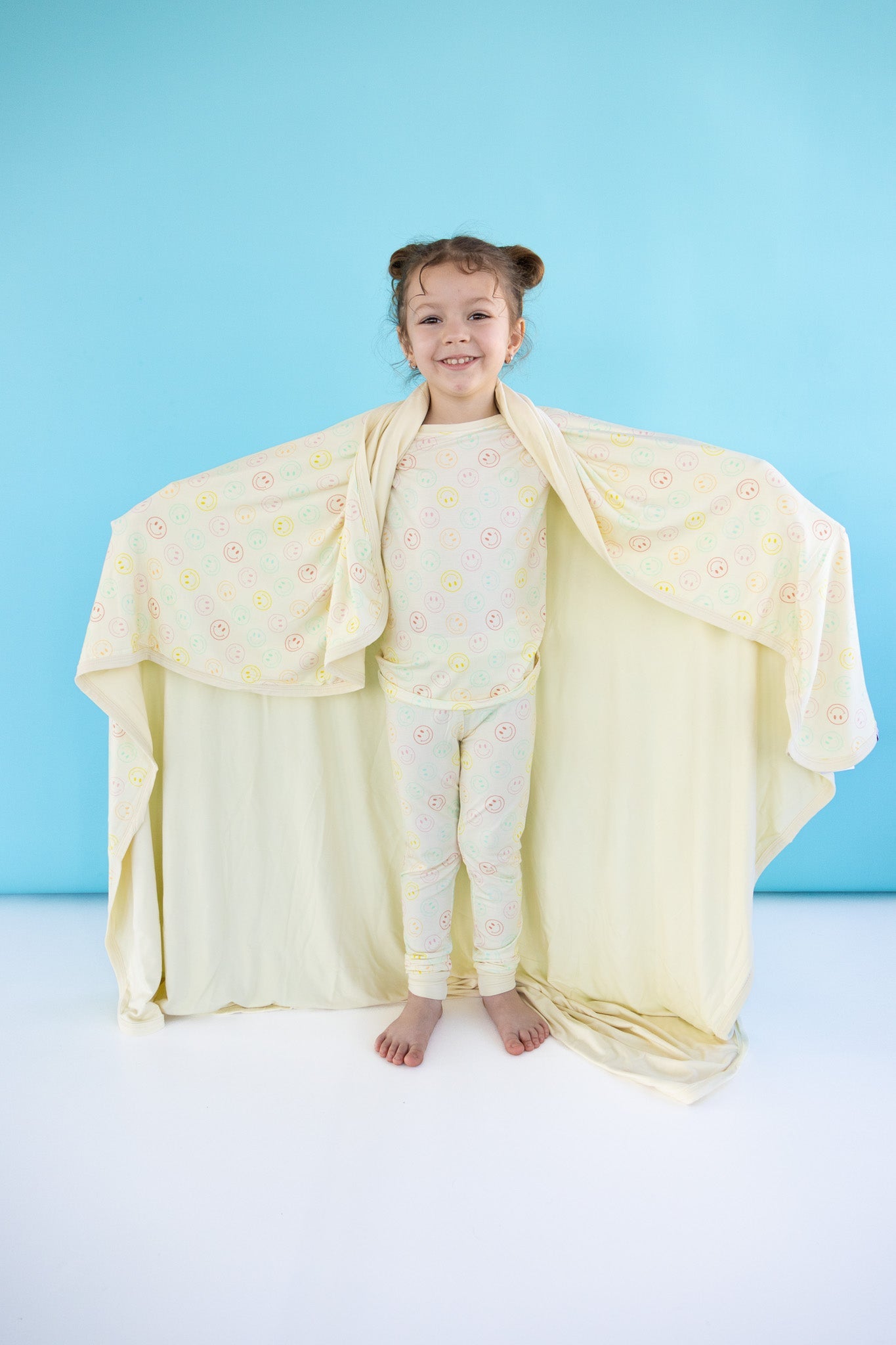 PASTEL SMILES DREAM BLANKET