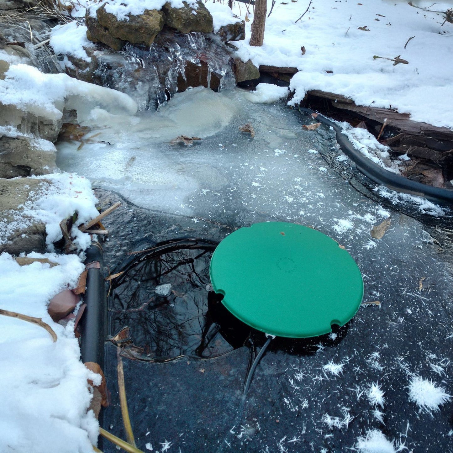 Farm Innovators PS-200 Cast Aluminum 200 Watt All Pond Floating De-Icer Heater