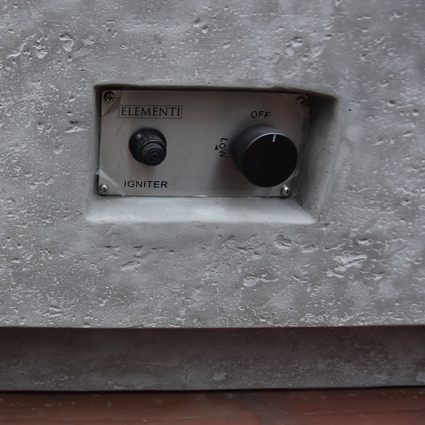 Elementi Manhattan 36" Concrete Outdoor 45,000 BTU Liquid Propane Fire Pit Table