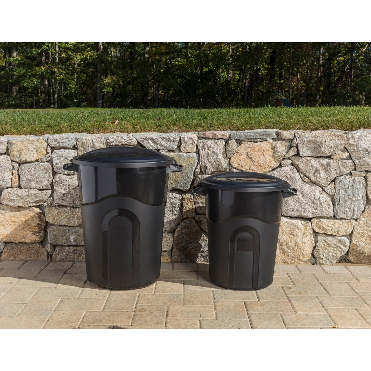 United Solutions 20 Gal Round Waste Container w/ Click Lock Lid, Black (2 Pack)