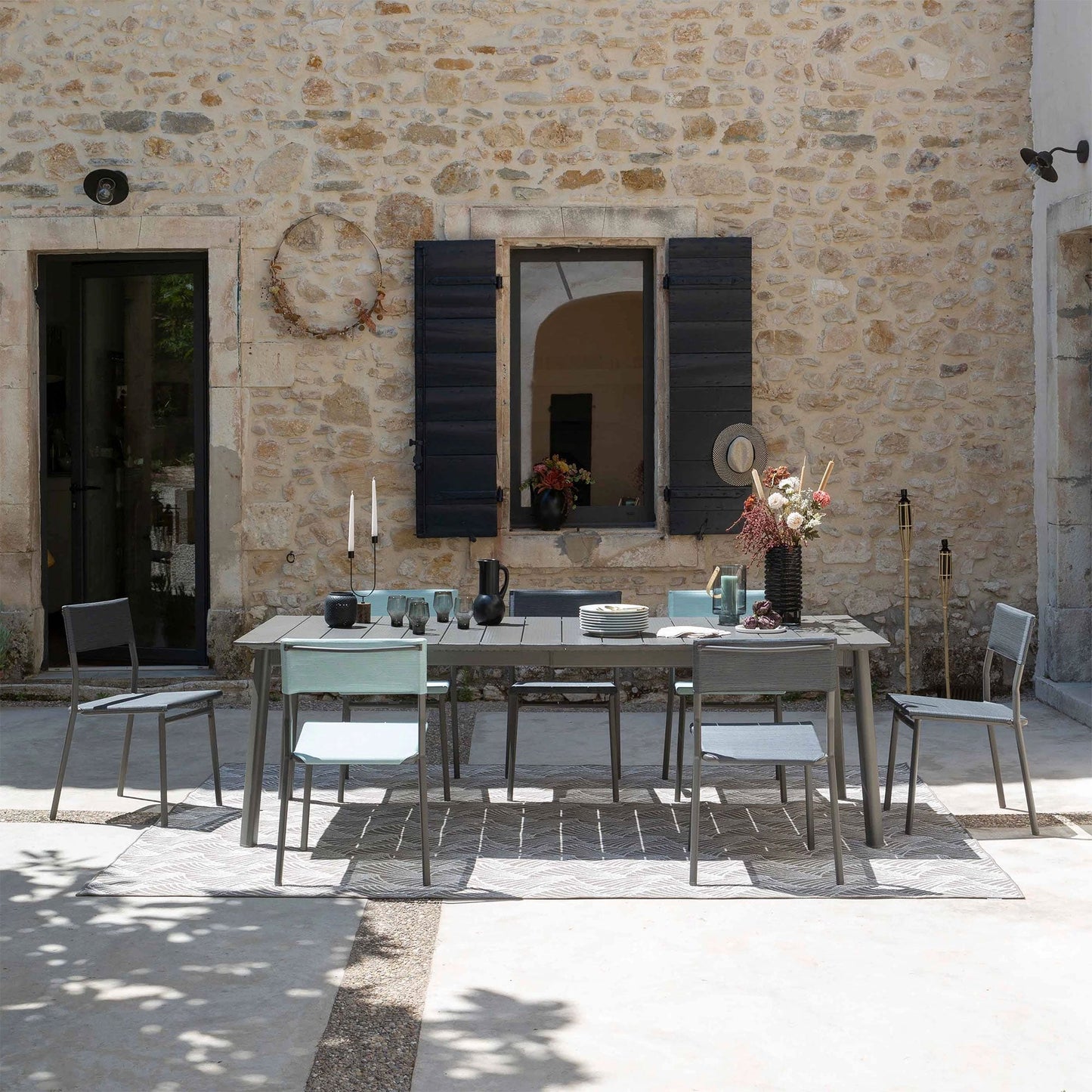 Lafuma ORON Extendable 6-8 Person Outdoor Aluminum Garden Dining Table, Titanium