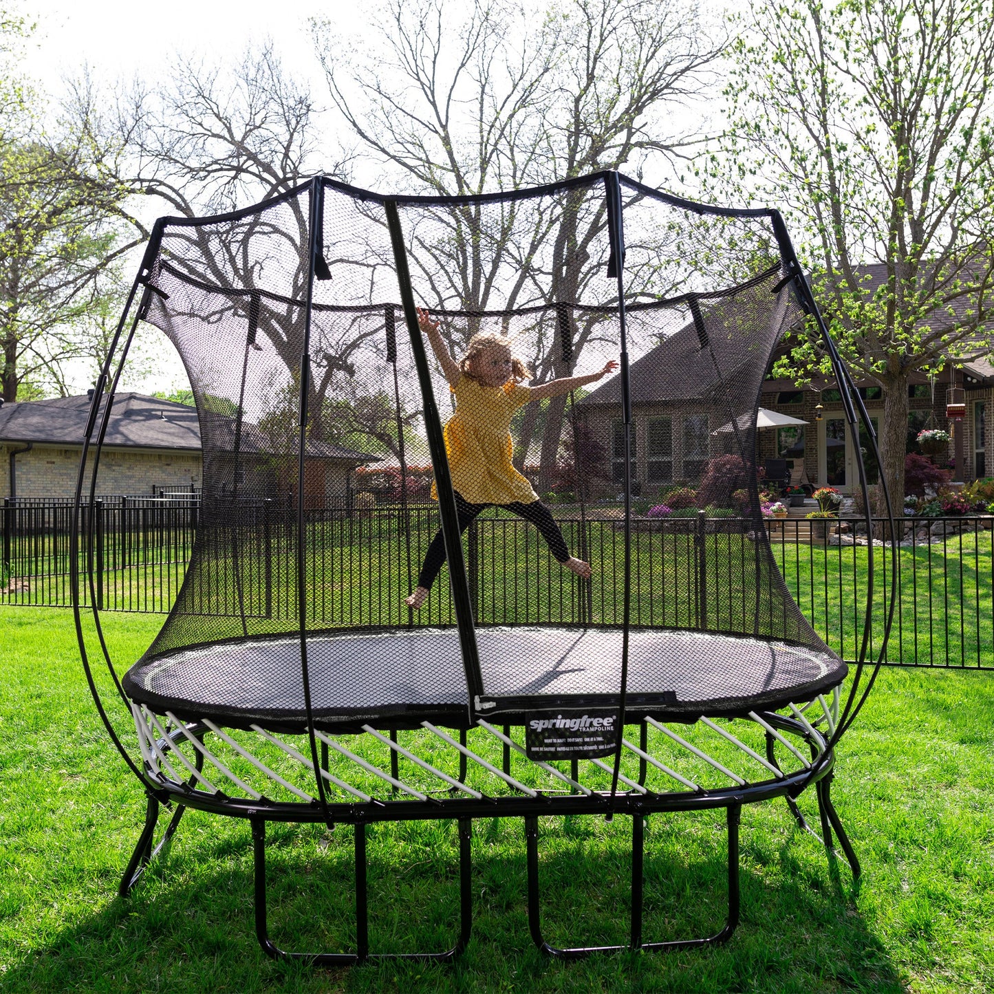 Springfree 6' x 9' Compact Backyard Oval Trampoline w/ FlexiNet and Soft Edge