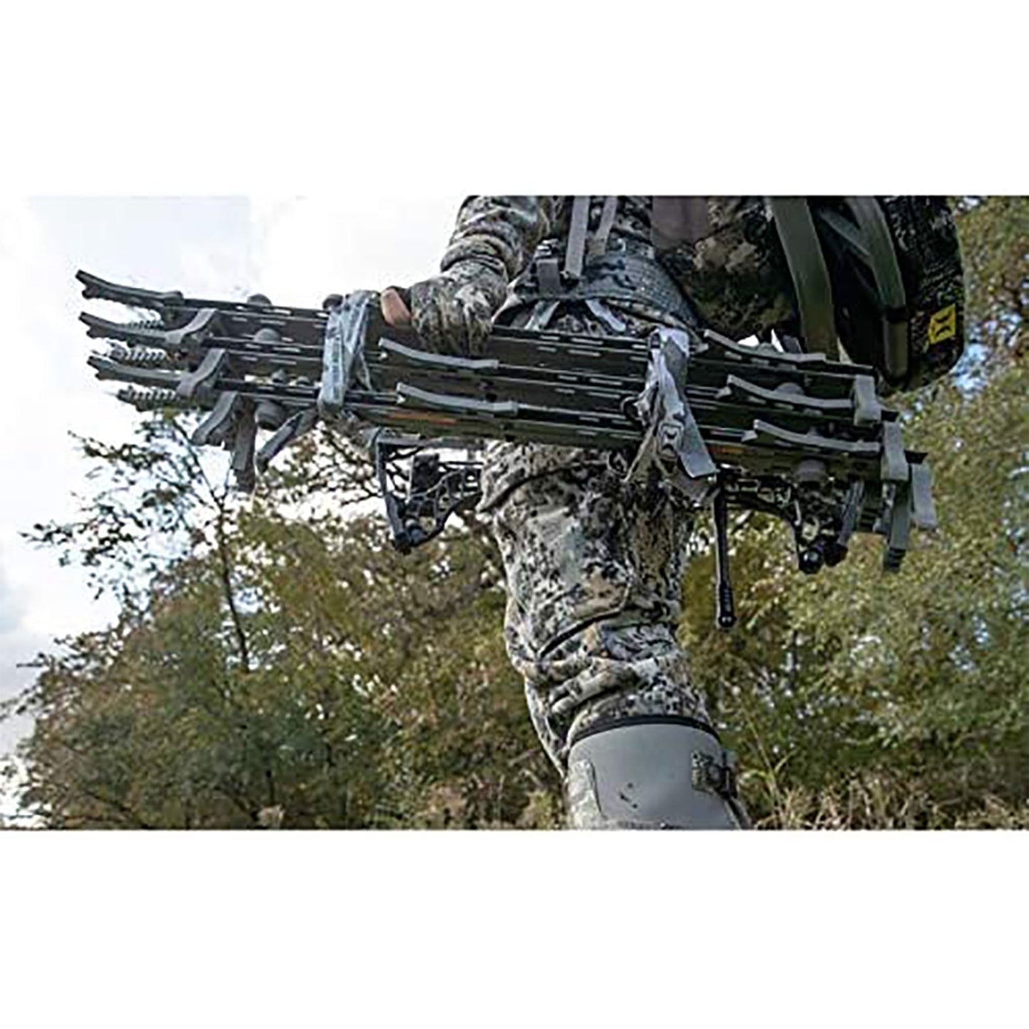 Muddy The Boss XL Hang On Tree Stand & Hawk Helium Set of 3 Climbing Sticks