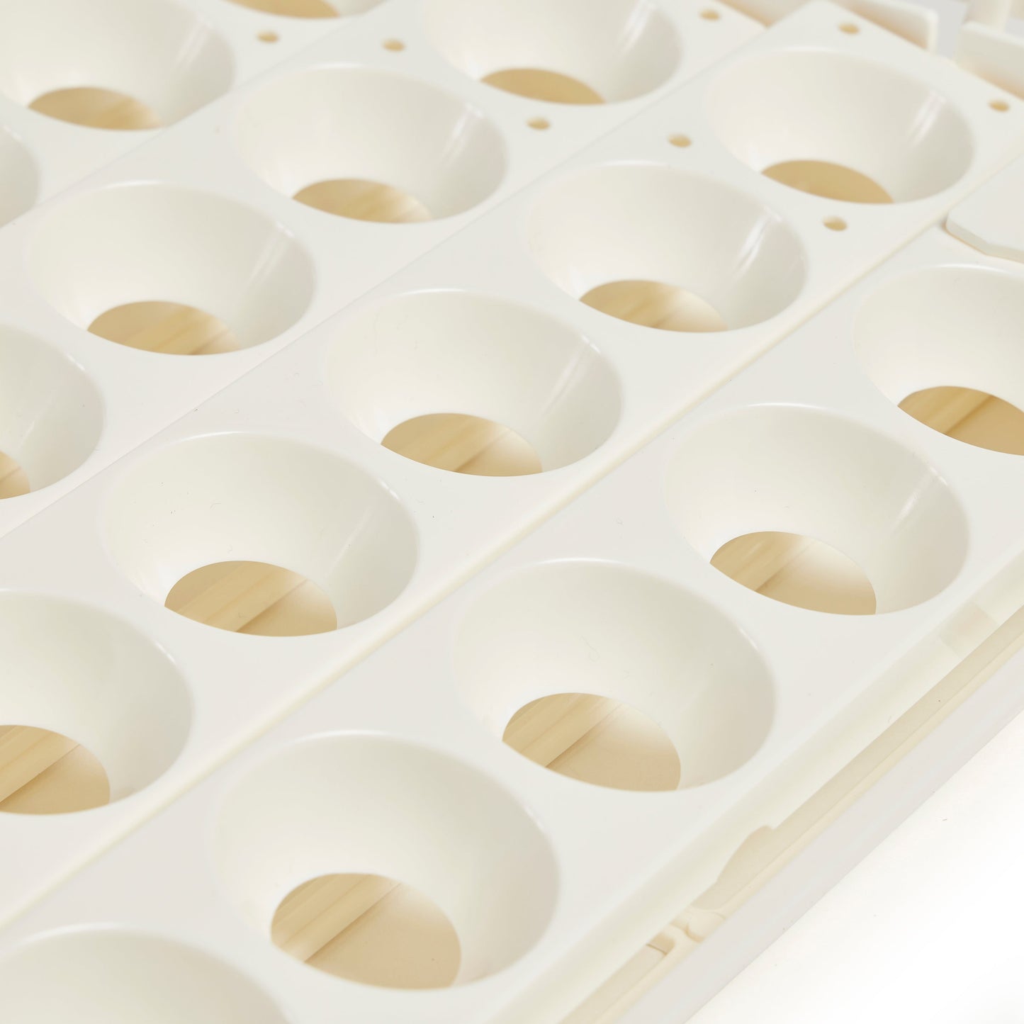 Farm Innovators 3200 Automatic 41 Spot Egg Turner for Improved Hatching (4 Pack)