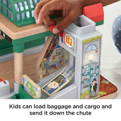 Thomas & Friends Toy Strain Set, Knapford Station Wood Railway Passenger Pickup