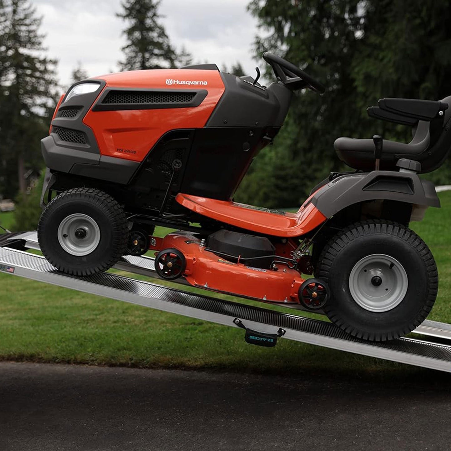 EZ-ACCESS TRAVERSE 4 Foot Singlefold Edgeless Portable Loading Ramp, Silver