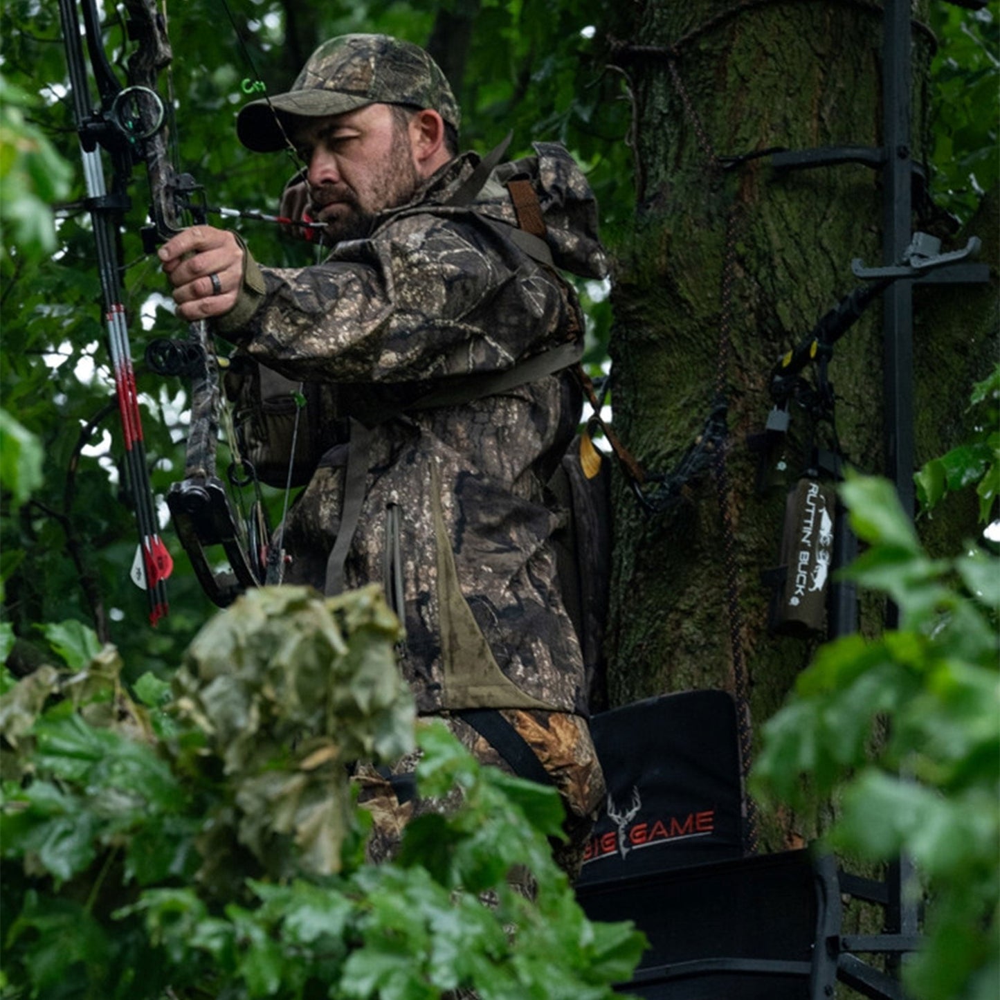 Big Game Captain XC Steel Hang-On Treestand with 20 x 30 Flip-Back Seat, Black