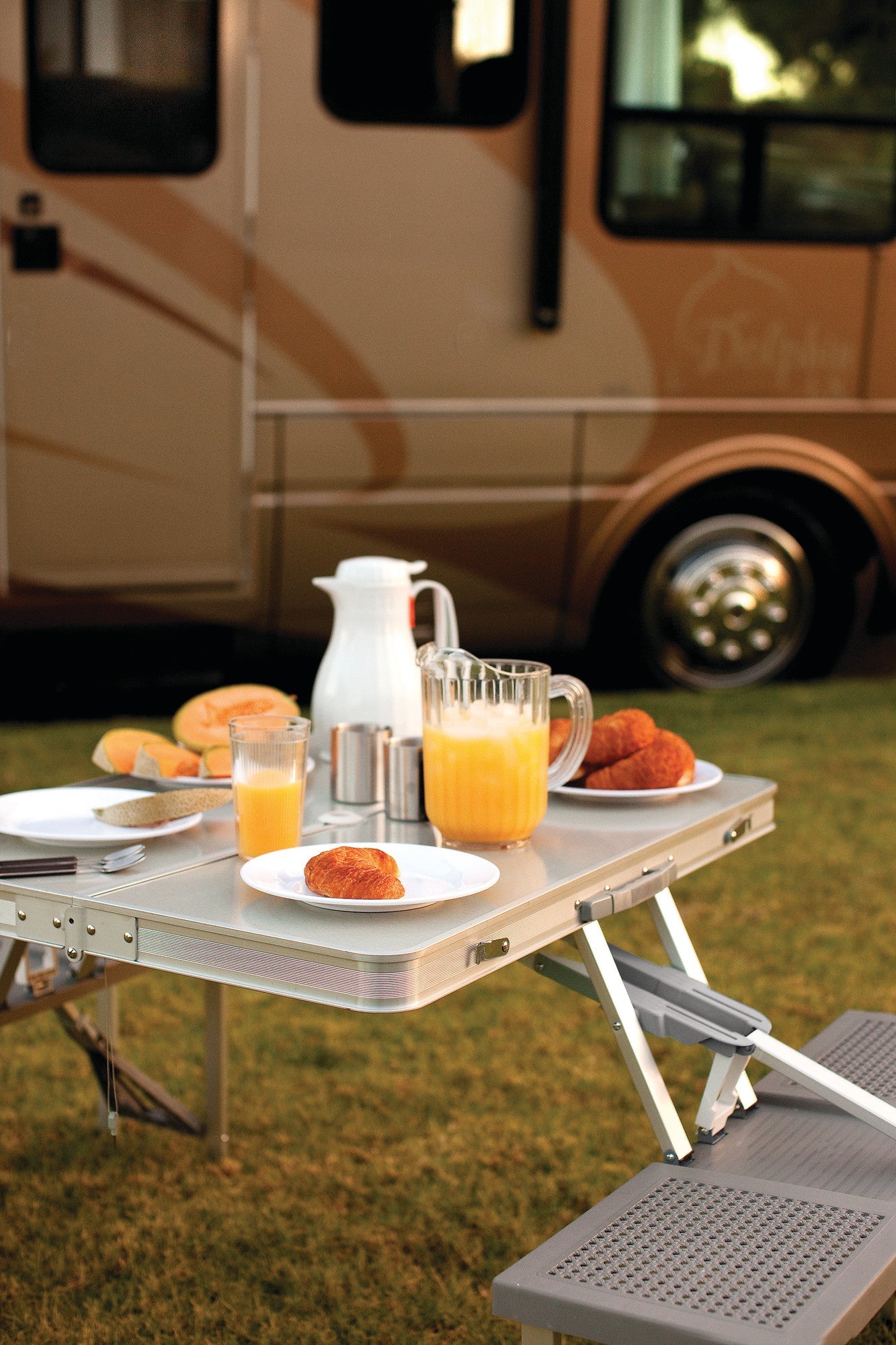 Aluminum Portable Picnic Table with Seats