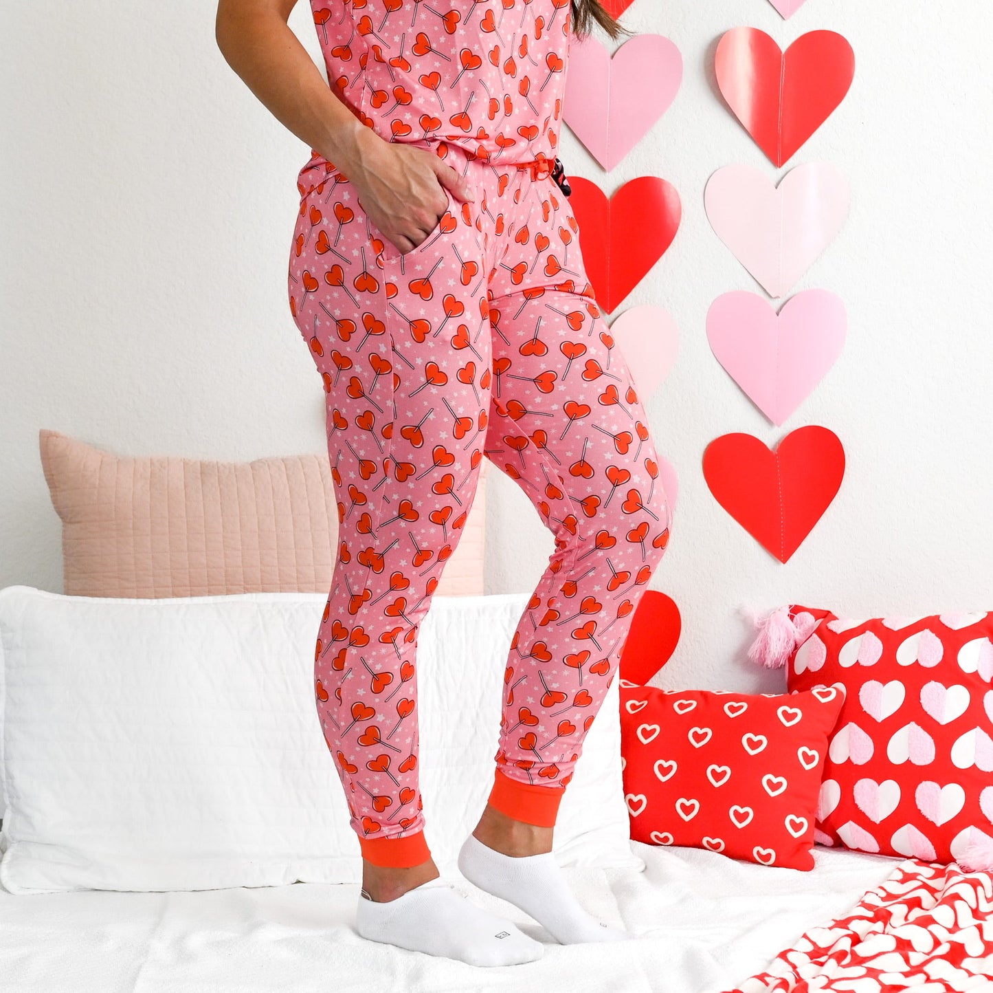 YOU MAKE MY HEART POP WOMEN’S DREAM SHORT SLEEVE JOGGER SET