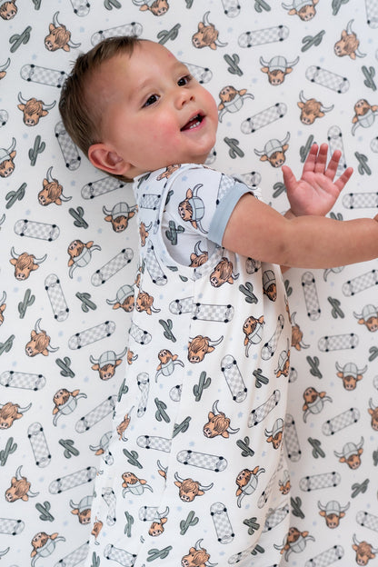 EXCLUSIVE MOO-VING FAST DREAM CRIB SHEET